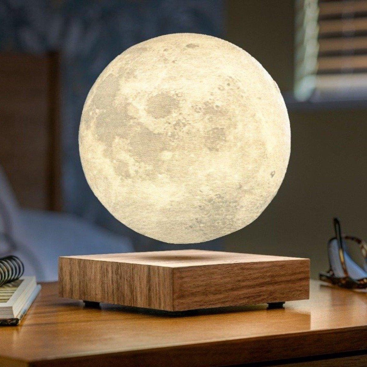 Zwevende maanlamp